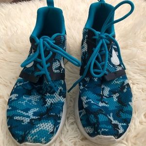 Girls blue camo Nike